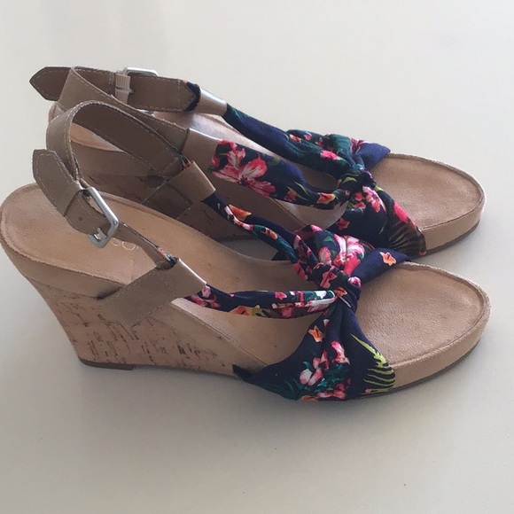 Aerosoles  plush pillow wedge shoes - Picture 4 of 7